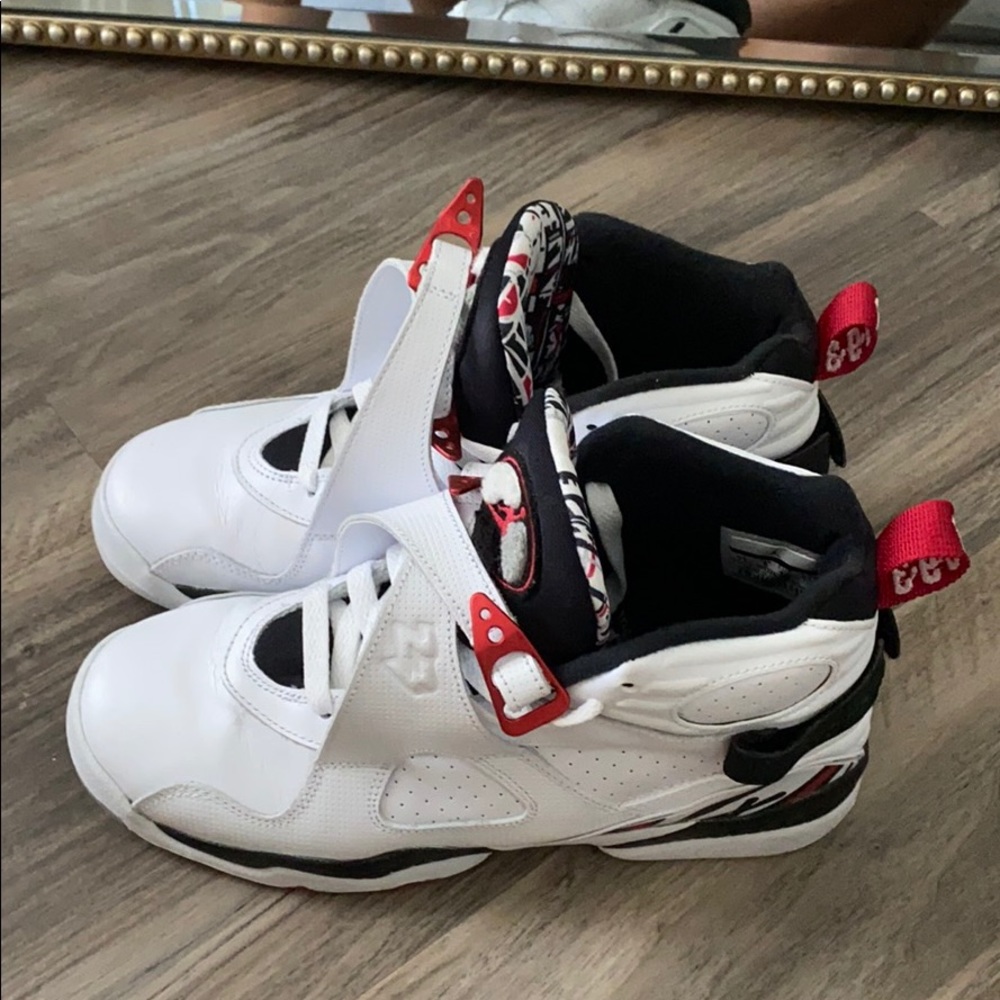 Jordan Retro 8s “bugs bunny”
